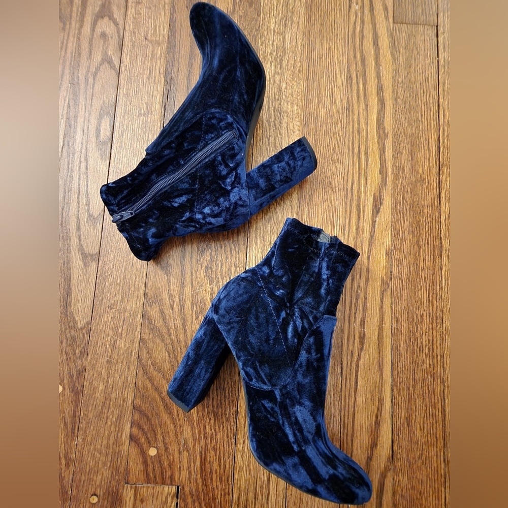 NWT: Navy crushed velvet boots